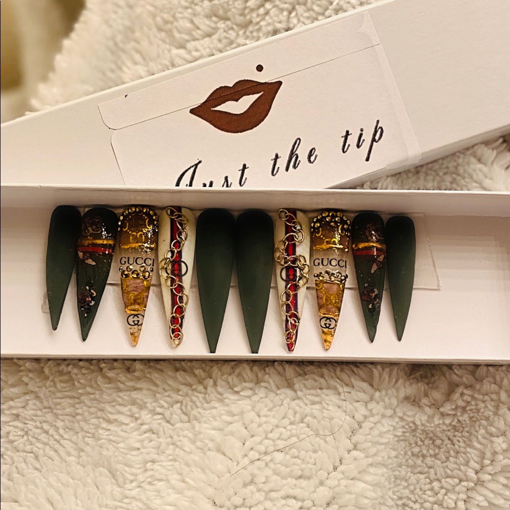 Press on nails